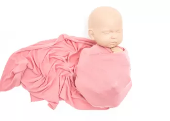 Yenidoğan Çekimleri İçin Bebek Sargı ve Kundak Yöntemleri